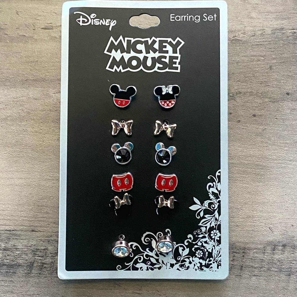 Disney Mickey Mouse 6 Pair Earring Set. Minnie Mouse Women’s Earrings 🥰